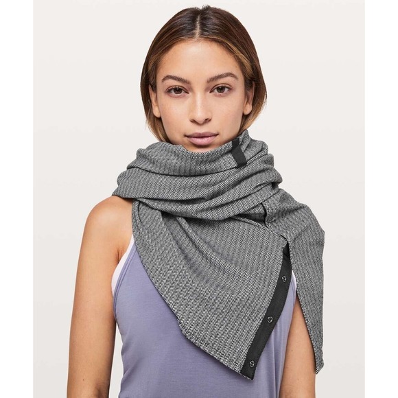 lululemon vinyasa nulu snap scarf wrap gray - Picture 2 of 8